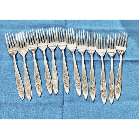 65 Piece Set Oneida Stainless 5-Pc Place Settings for 12 My Rose Pattern - Picture 11 of 16